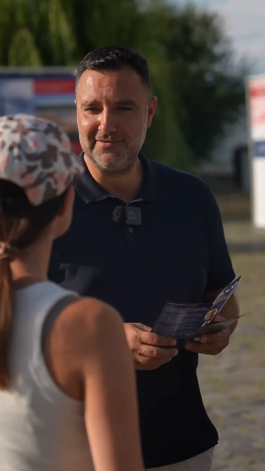 Stano Balco v rozhovore s obyvateľkou Lučenca